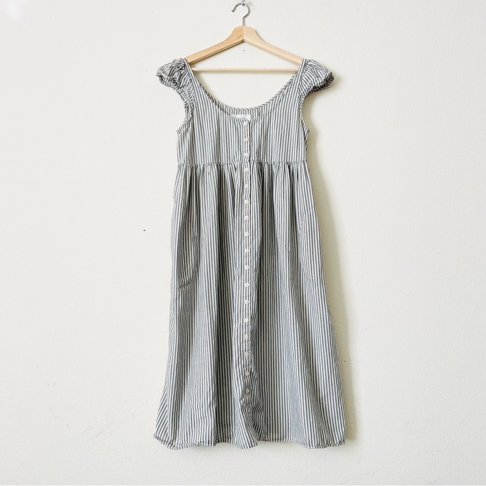 The Great SIZE 2 Flutter Sleeve Cami Stripe Midi Dress in dark gray / white - Picture 2 of 5